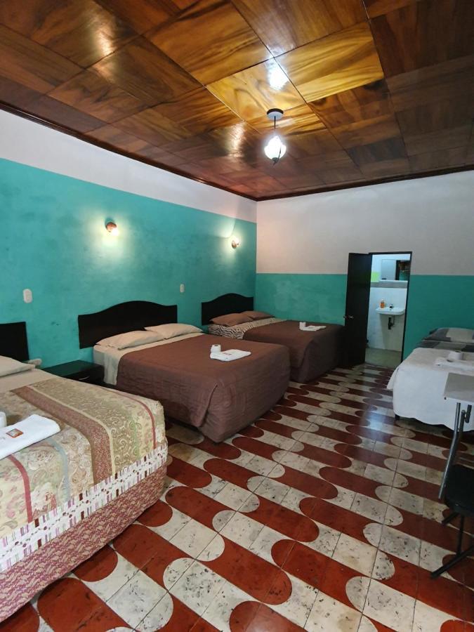 Hotel Kasa Kamelot Central ケツァルテナンゴ エクステリア 写真